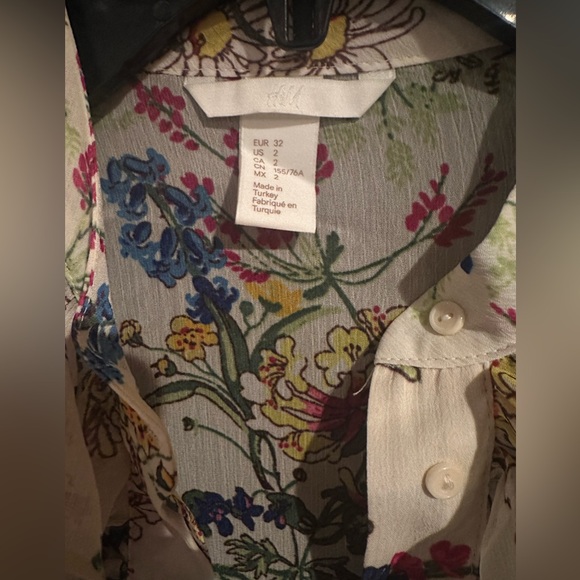 Floral Ruffled Button Up Blouse - Picture 3 of 4